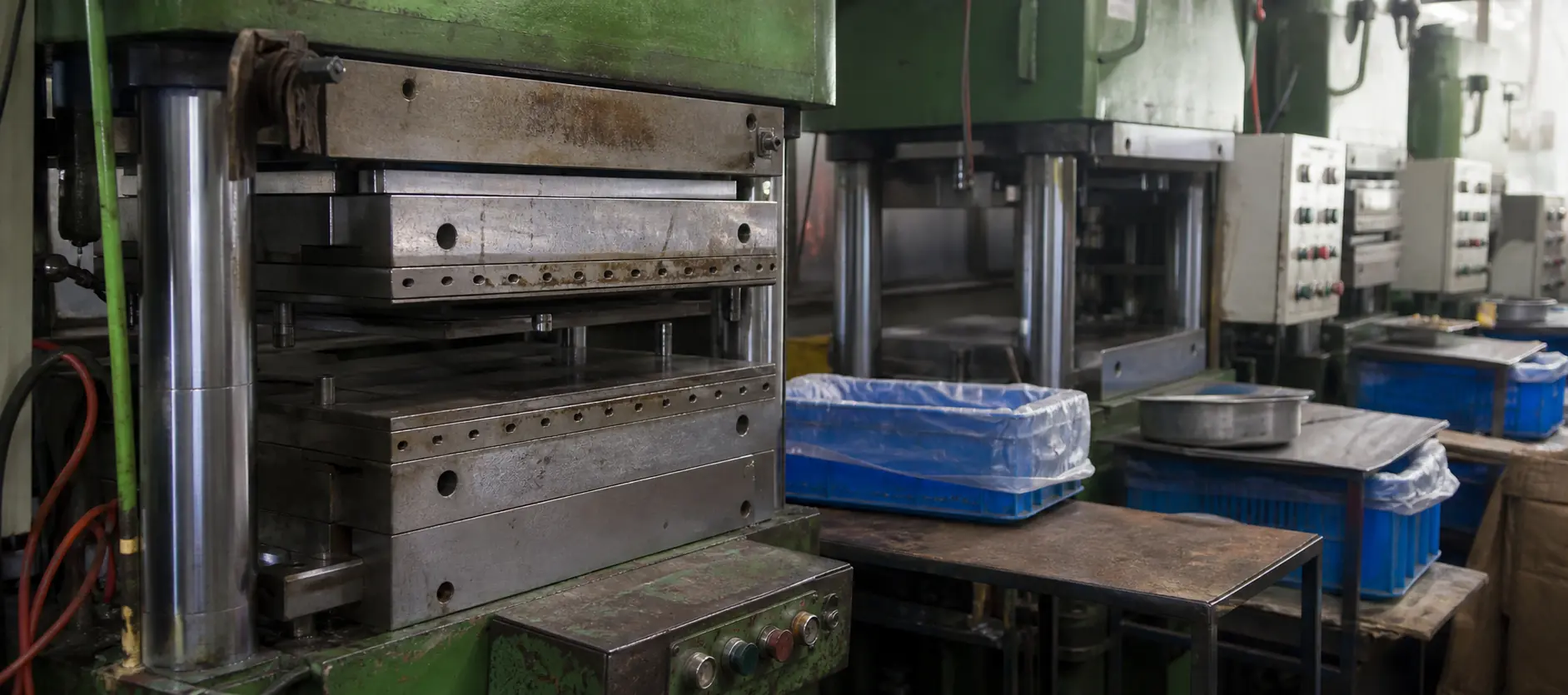 silicone compression molding press and mold plates